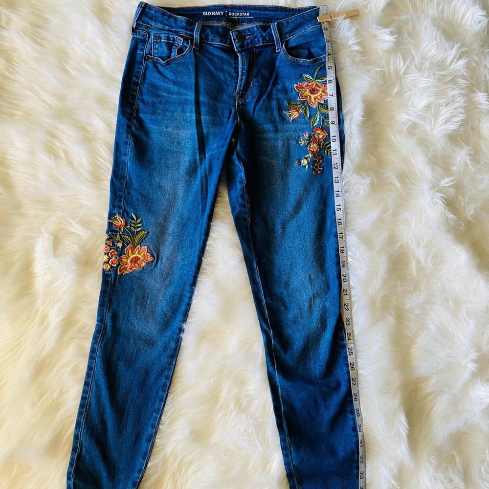 Old Navy Rockstar Mid Rise Embroidered Flower Jeans!